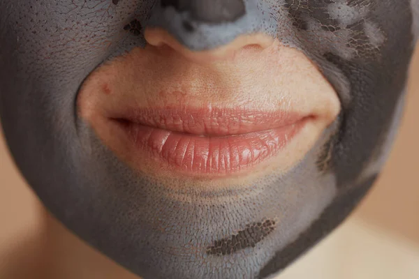 Close Middelbare Leeftijd Vrouw Met Cosmetische Masker — Stockfoto