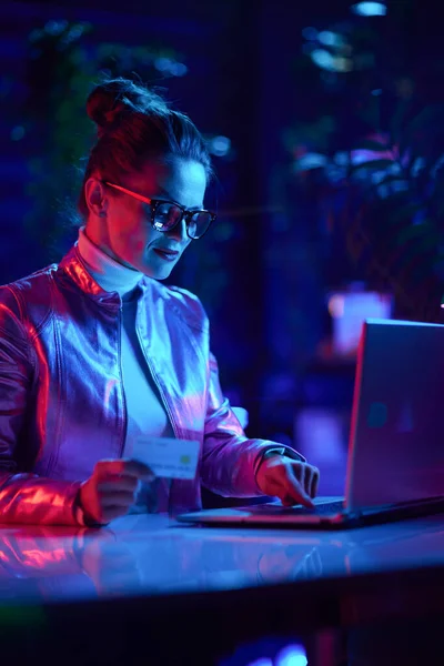 Neon Metaverse Futuristic Concept Trendy Business Woman Glasses Credit Card — Stock Photo, Image
