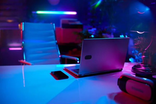 Neon Metaverse Futuristic Concept Modern Office Desk Laptop Virtual Reality — Foto de Stock
