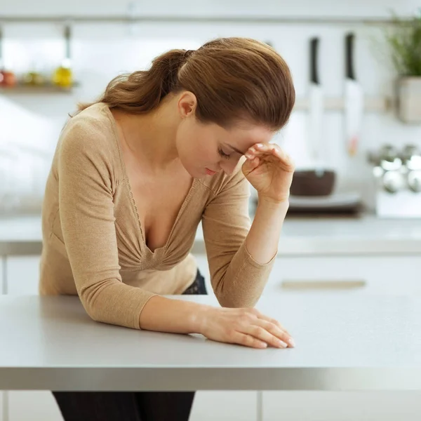 Stressed Young Woman Kitchen — Stock Photo, Image