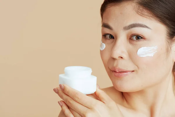 Modern Woman Facial Cream Jar Facial Cream Face Isolated Beige — Stock Photo, Image