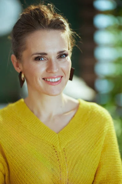 Portrait Happy Modern Small Business Owner Woman Yellow Sweater Standing — Zdjęcie stockowe