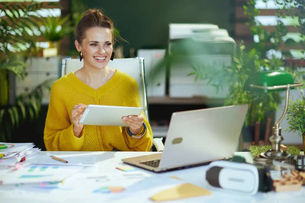 Smiling Modern Small Business Owner Woman Yellow Sweater Tablet Laptop — Φωτογραφία Αρχείου