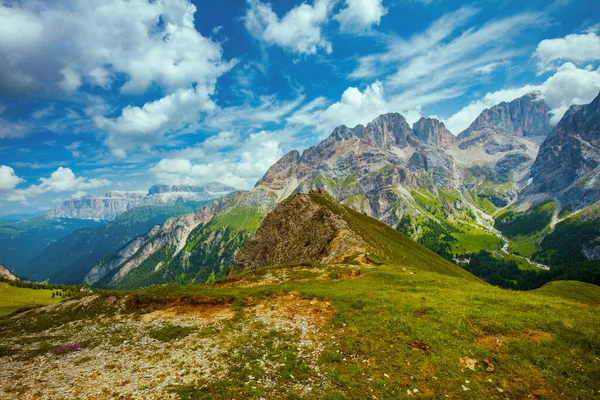 Zomertijd Dolomieten Landschap Met Bergen Heuvels Wolken — Stockfoto
