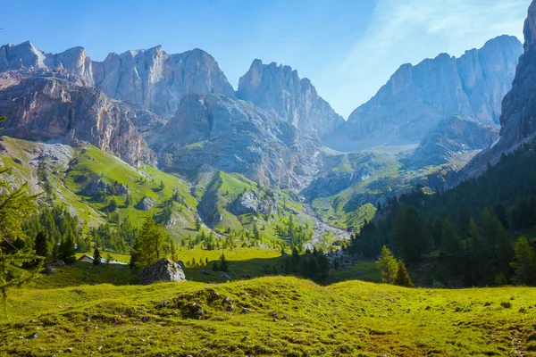 Ora Legale Nelle Dolomiti Paesaggio Con Montagne Prati Alberi — Foto Stock