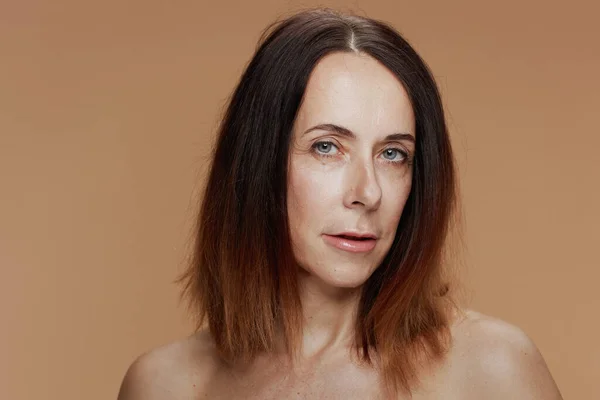 Portrait Modern Years Old Woman Short Hair Isolated Beige Background — Fotografia de Stock