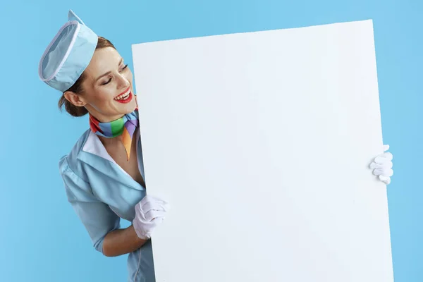 Glücklich Stilvolle Stewardess Frau Isoliert Auf Blauem Hintergrund Blauer Uniform — Stockfoto