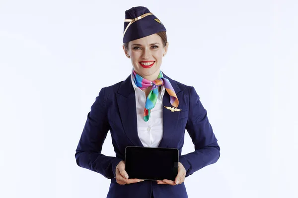 Glad Modern Flygvärdinna Kvinna Mot Vit Bakgrund Uniform Visar Tablett — Stockfoto