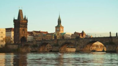 Vltava nehri ve Karlov ile manzara en çok akşamları Prag, Çek Cumhuriyeti 'nde..