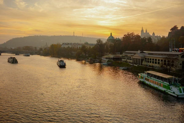 Landschaft Mit Moldau Bei Sonnenuntergang Herbst Prag Tschechien — Stockfoto