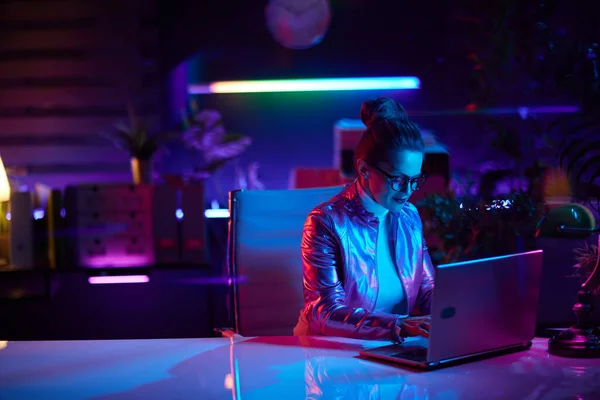 Neon Metaverse Futuristic Concept Stylish Woman Glasses Using Laptop Modern — Stock Photo, Image
