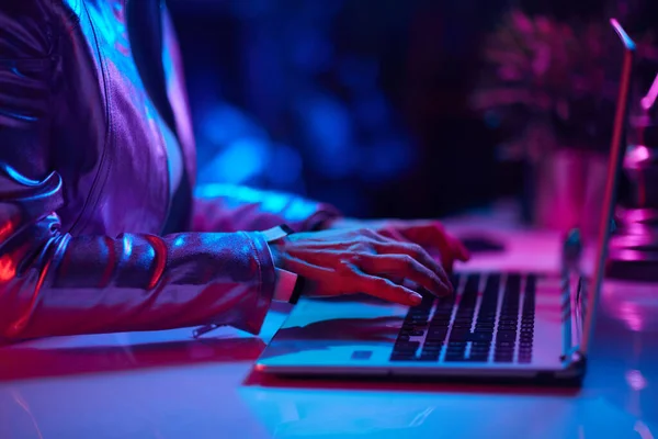 Neon Metaverse Futuristic Concept Closeup Middle Aged Woman Laptop Office — Stock Photo, Image