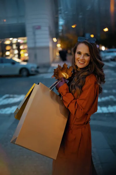 Hello Autumn Smiling Trendy Female Brown Trench Coat Shopping Bags — Stock Photo, Image