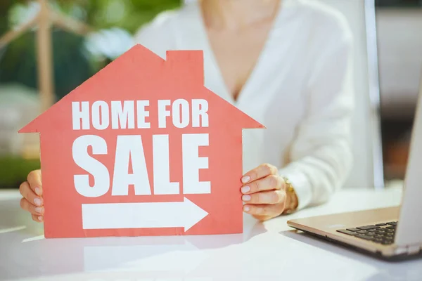 Sustainable Real Estate Business Closeup Middle Aged Woman Real Estate — Stock Photo, Image
