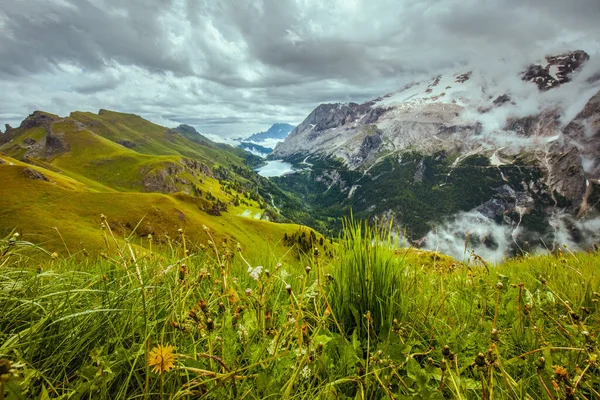 Hora Verano Dolomitas Paisaje Con Montañas Colinas Nubes Hierba — Foto de Stock