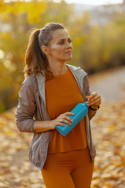 Hello Autumn Young Woman Fitness Clothes Park Bottle Water — Stock Photo, Image