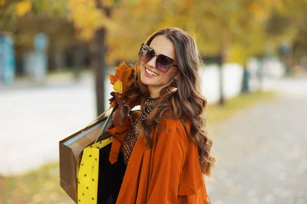 Hello September Smiling Young Woman Brown Trench Coat Shopping Bags — Stock Photo, Image