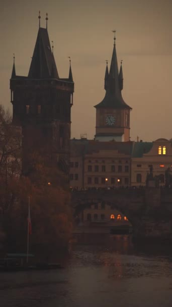 Landschaft Mit Moldau Und Karlov Meisten Bei Sonnenuntergang Herbst Prag — Stockvideo