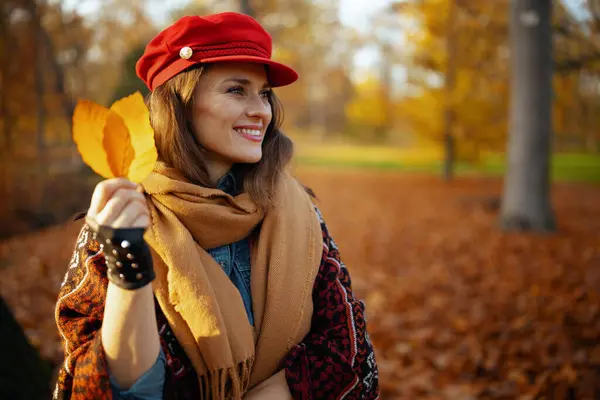 Hello Autumn Happy Young Woman Red Hat Autumn Leafs Scarf — Stock Photo, Image