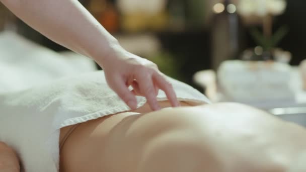 Tempo Assistenza Sanitaria Primo Piano Sul Terapeuta Massaggio Medico Cabina — Video Stock