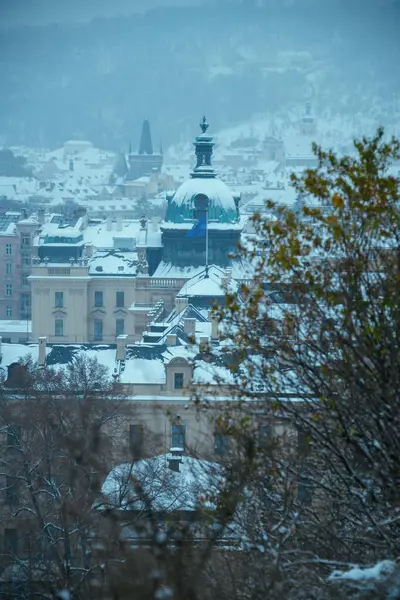 Landskap Vintern Prag Tjeckien Med Straka Academy Kupol Kvällen — Stockfoto