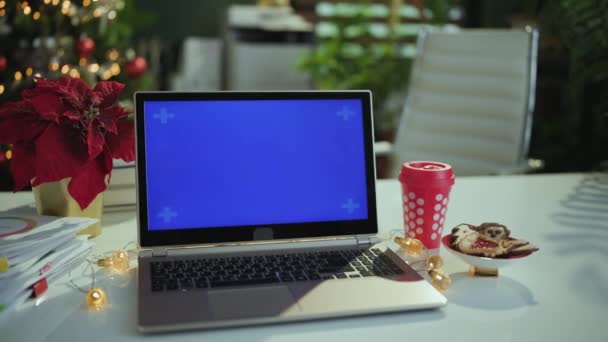 Tempo Natal Escritório Moderno Com Mesa Laptop Com Tela Branco — Vídeo de Stock