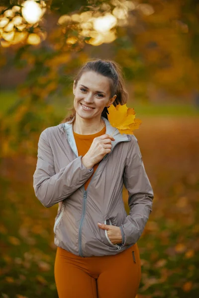 Hello Autumn Portrait Happy Stylish Years Old Woman Fitness Clothes — Stock Photo, Image