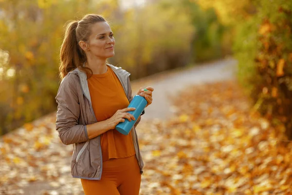Hello Autumn Pensive Fit Years Old Woman Fitness Clothes Park — Stock Photo, Image