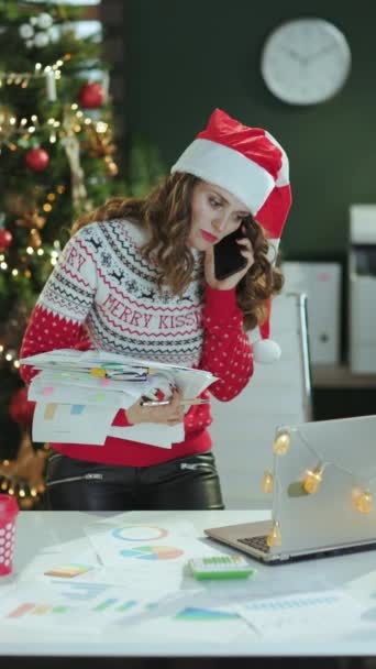 Noël Élégante Propriétaire Petite Entreprise Femme Santa Chapeau Pull Noël — Video