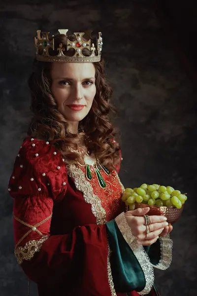 Smiling Medieval Queen Red Dress Plate Grapes Crown Dark Gray — Stock Photo, Image