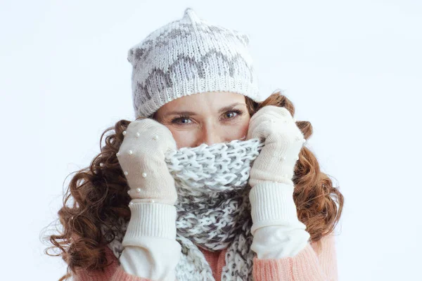 Hallo Winter Trendige Frau Pullover Fäustlingen Mütze Und Schal Isoliert — Stockfoto