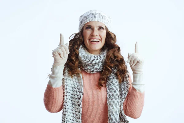 Hallo Winter Lächelnde Stilvolle Frau Pullover Fäustlingen Mütze Und Schal — Stockfoto