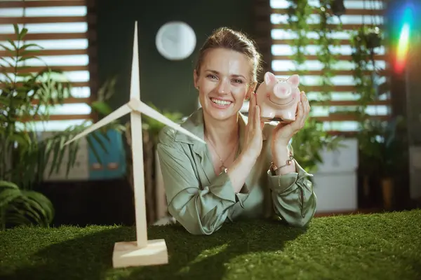 Glimlachen Moderne Kleine Ondernemer Eigenaar Vrouw Groene Blouse Modern Groen — Stockfoto