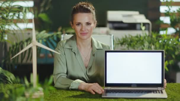 Öko Trendek Portré Boldog Modern Középkorú Üzletasszony Zöld Blúzban Modern — Stock videók