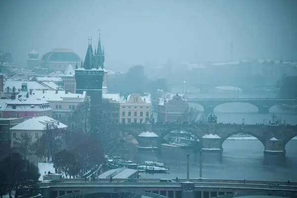 Winterlandschaft Prag Tschechien Mit Moldau Und Boot Abend — Stockfoto