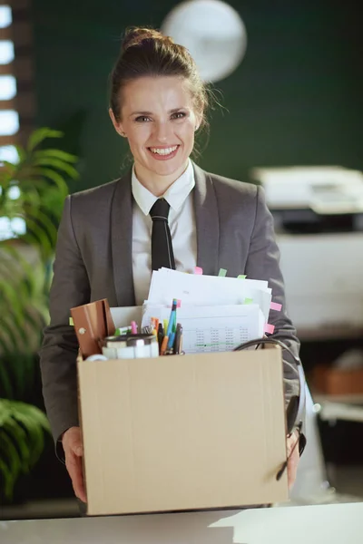 Nieuwe Baan Glimlachen Moderne Middelbare Leeftijd Vrouw Werknemer Modern Groen — Stockfoto