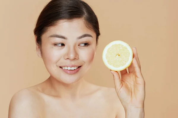 Modern Asian Woman Lemon Beige Background — Stock Photo, Image