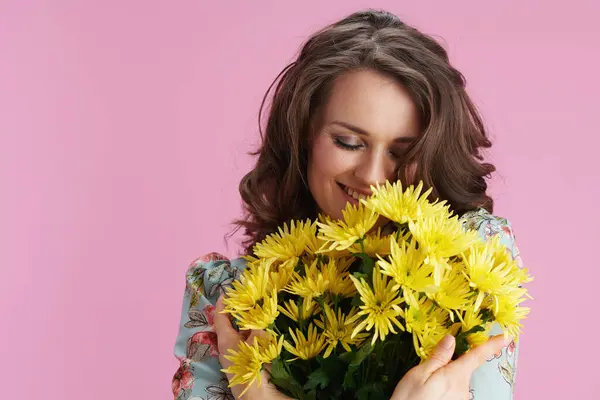 Smiling Trendy Years Old Woman Floral Dress Yellow Chrysanthemums Flowers — Stockfoto
