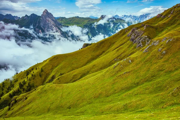 Ora Legale Nelle Dolomiti Paesaggio Con Montagne Colline Nuvole — Foto Stock
