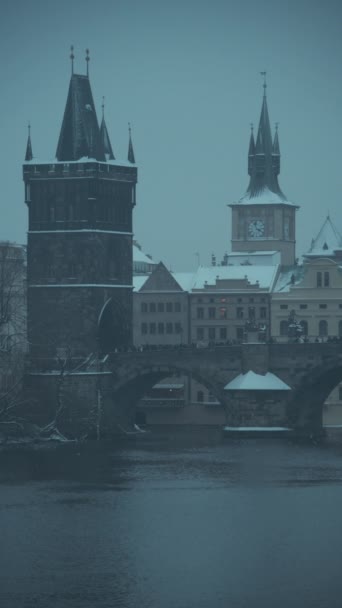 Paisaje Invierno Praga República Checa Con Río Moldava Puente Carlos — Vídeo de stock