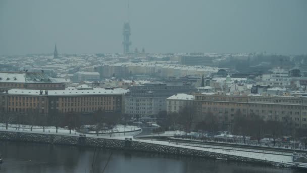 Paisaje Invierno Praga República Checa Con Río Moldava Torre Televisión — Vídeo de stock