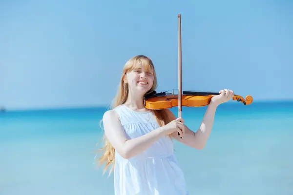 Portrait Smiling Modern Teen Girl White Dress Beach Violin — Stock Photo, Image