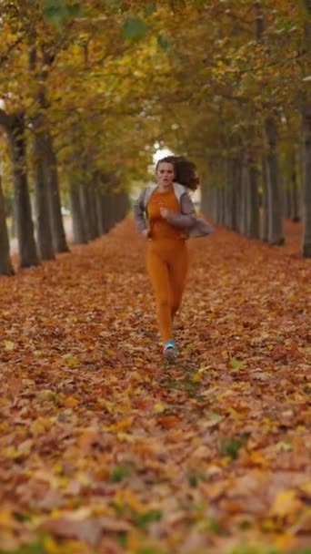 Portrait Complet Femme Forme Vêtements Fitness Dans Parc Jogging — Video