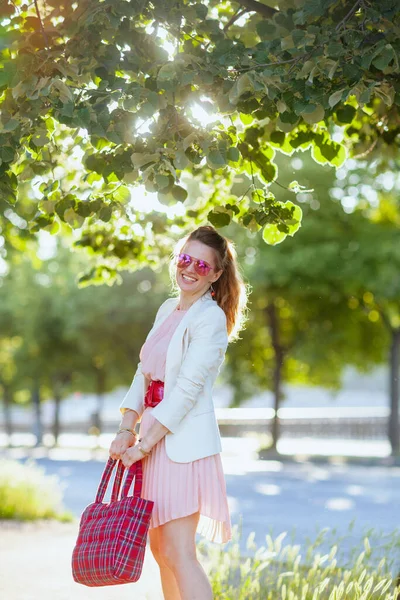 Smiling Elegant Female Pink Dress White Jacket City Red Bag — Stock Photo, Image