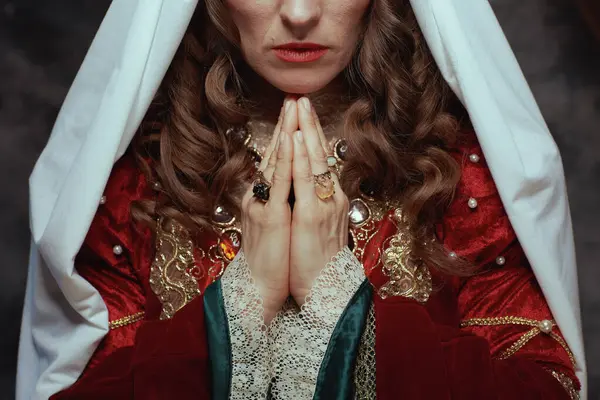 Closeup Medieval Queen Red Dress Veil Praying — Stock Photo, Image