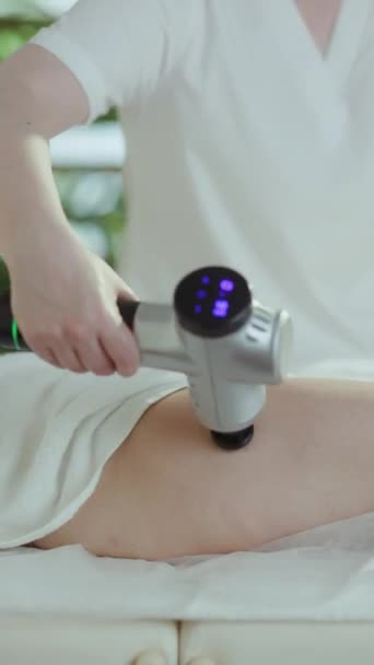 Healthcare Time Closeup Medical Massage Therapist Spa Salon Massage Pistol — Stock Video