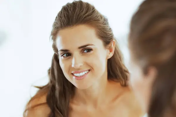 Happy Young Woman Looking Mirror — Stock Photo, Image