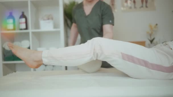 Temps Santé Gros Plan Sur Massothérapeute Femme Dans Armoire Massage — Video