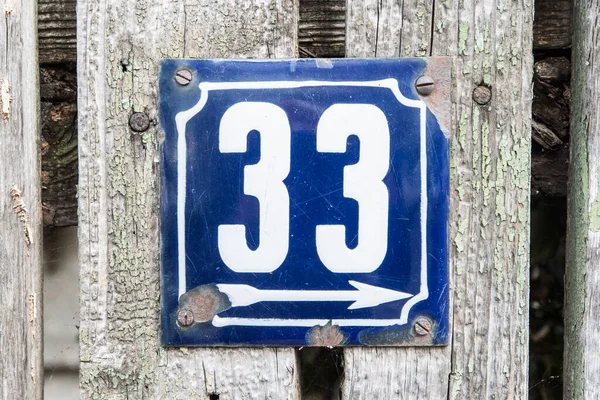 Ελαττωματική Πλάκα Σμάλτου Τετράγωνου Μετάλλου Αριθμό Διεύθυνσης Οδού Αριθμό — Φωτογραφία Αρχείου