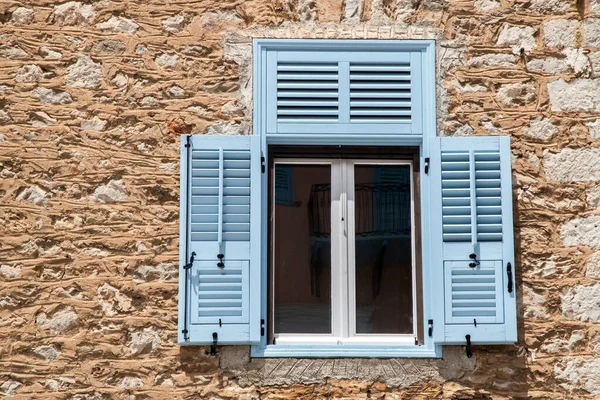 Fenêtres Avec Volets Bois Sur Façade Vieille Maison Méditerranéenne — Photo